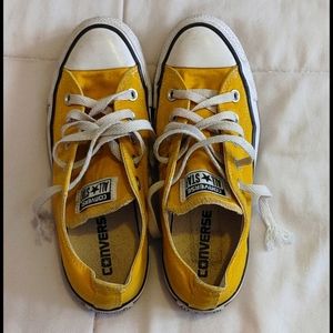 Yellow Lowtop Converse shoes, Women's size 6
